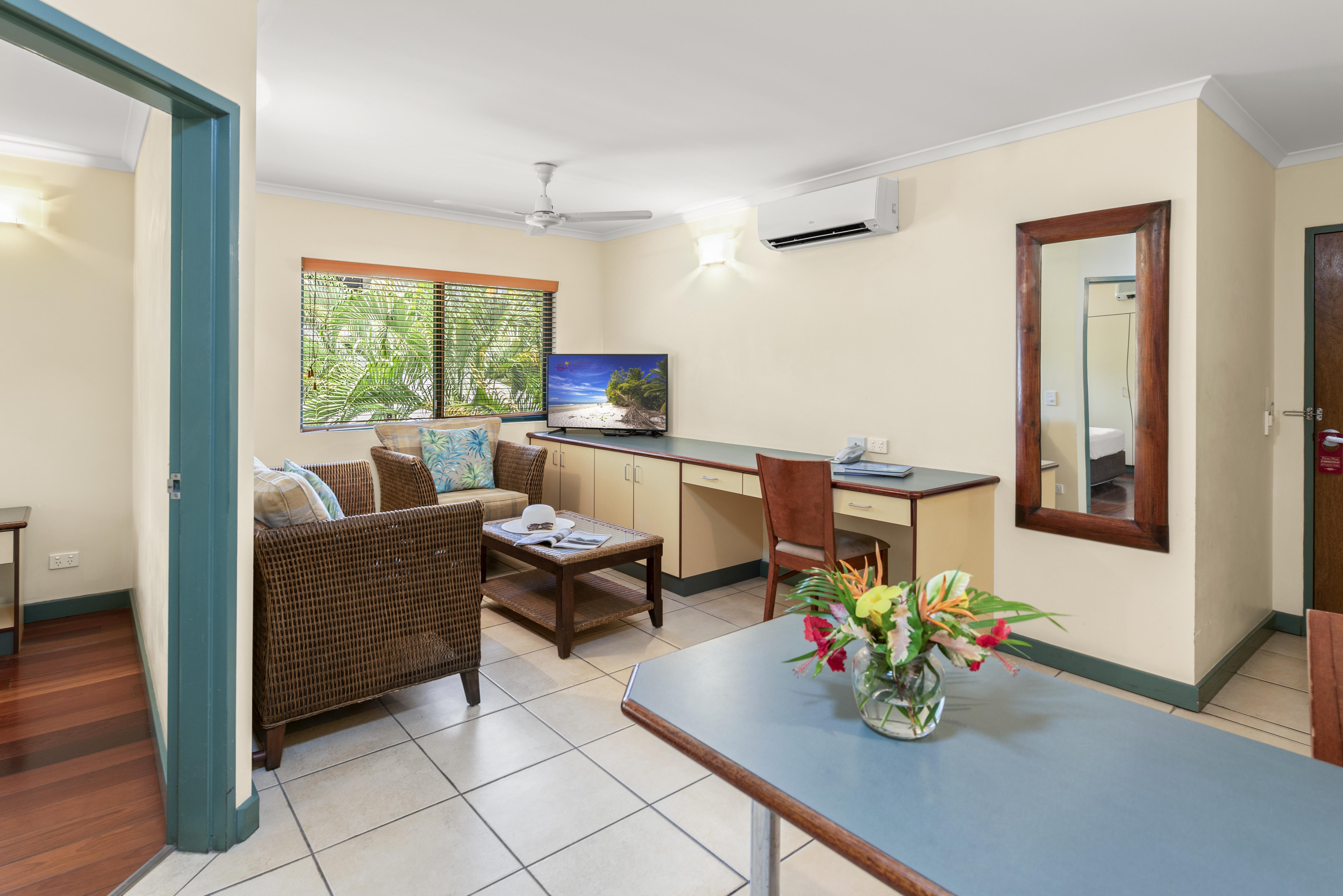 Bay Village Tropical Retreat & Apartments Кернс Екстер'єр фото