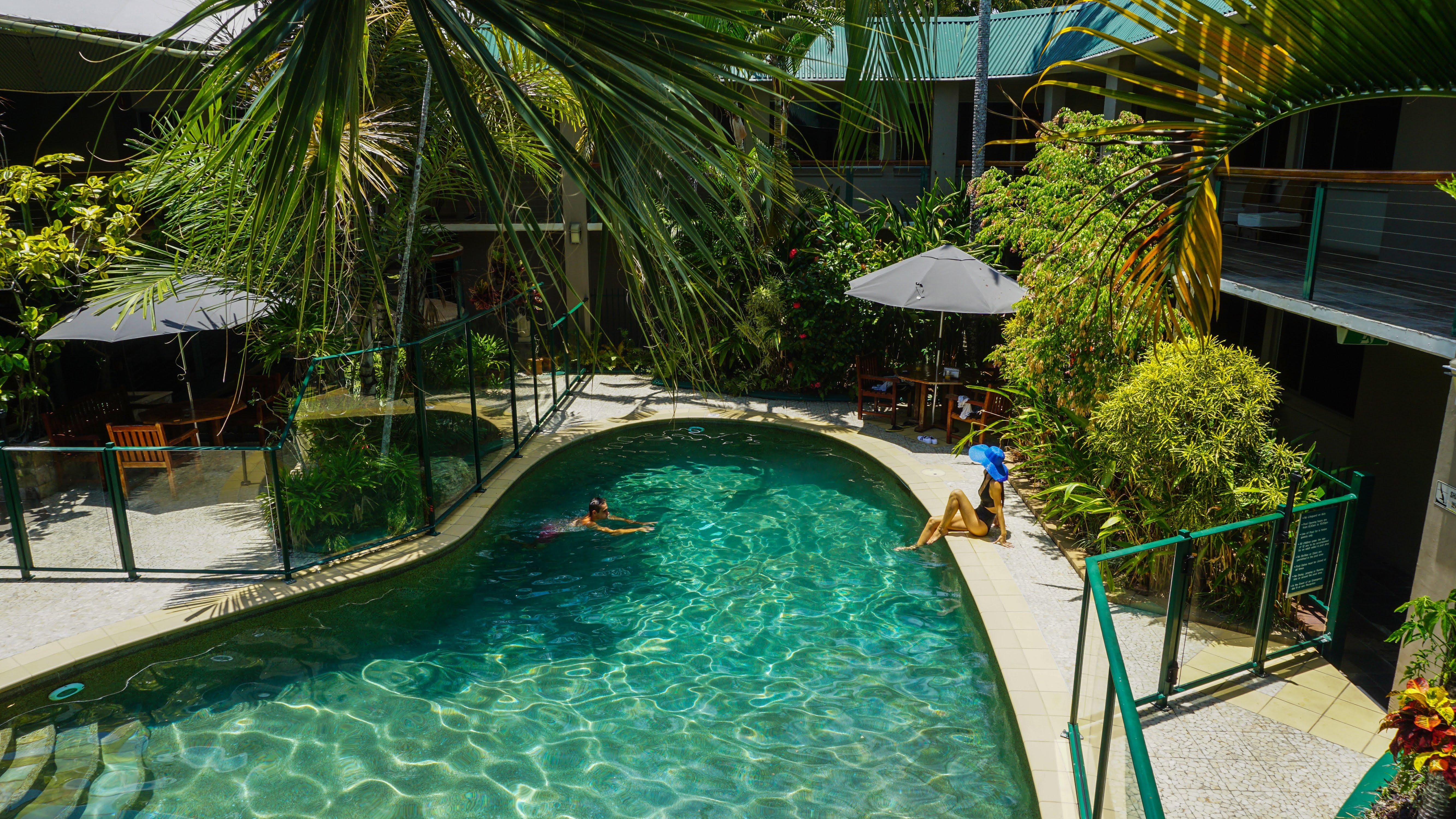 Bay Village Tropical Retreat & Apartments Кернс Екстер'єр фото
