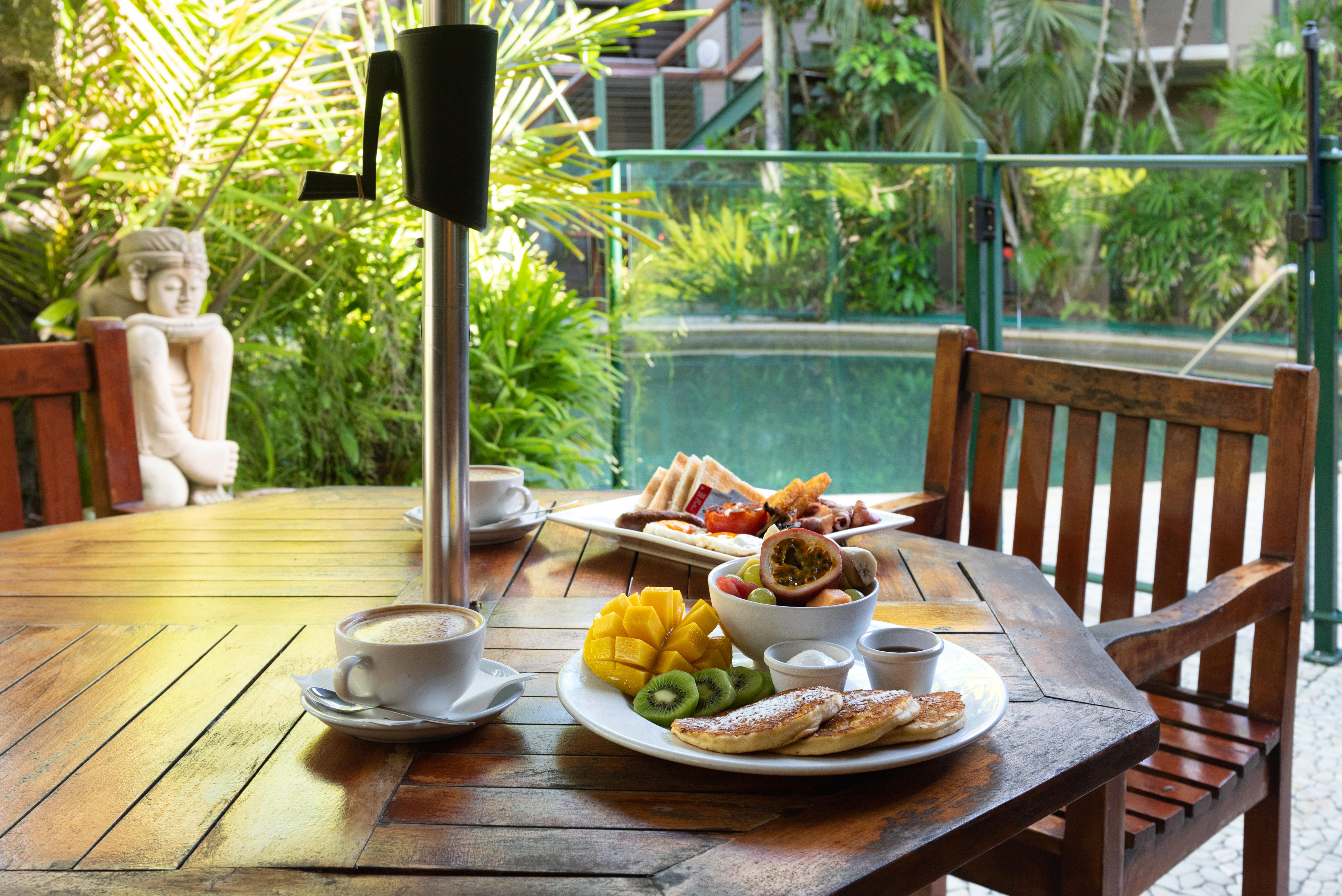 Bay Village Tropical Retreat & Apartments Кернс Екстер'єр фото