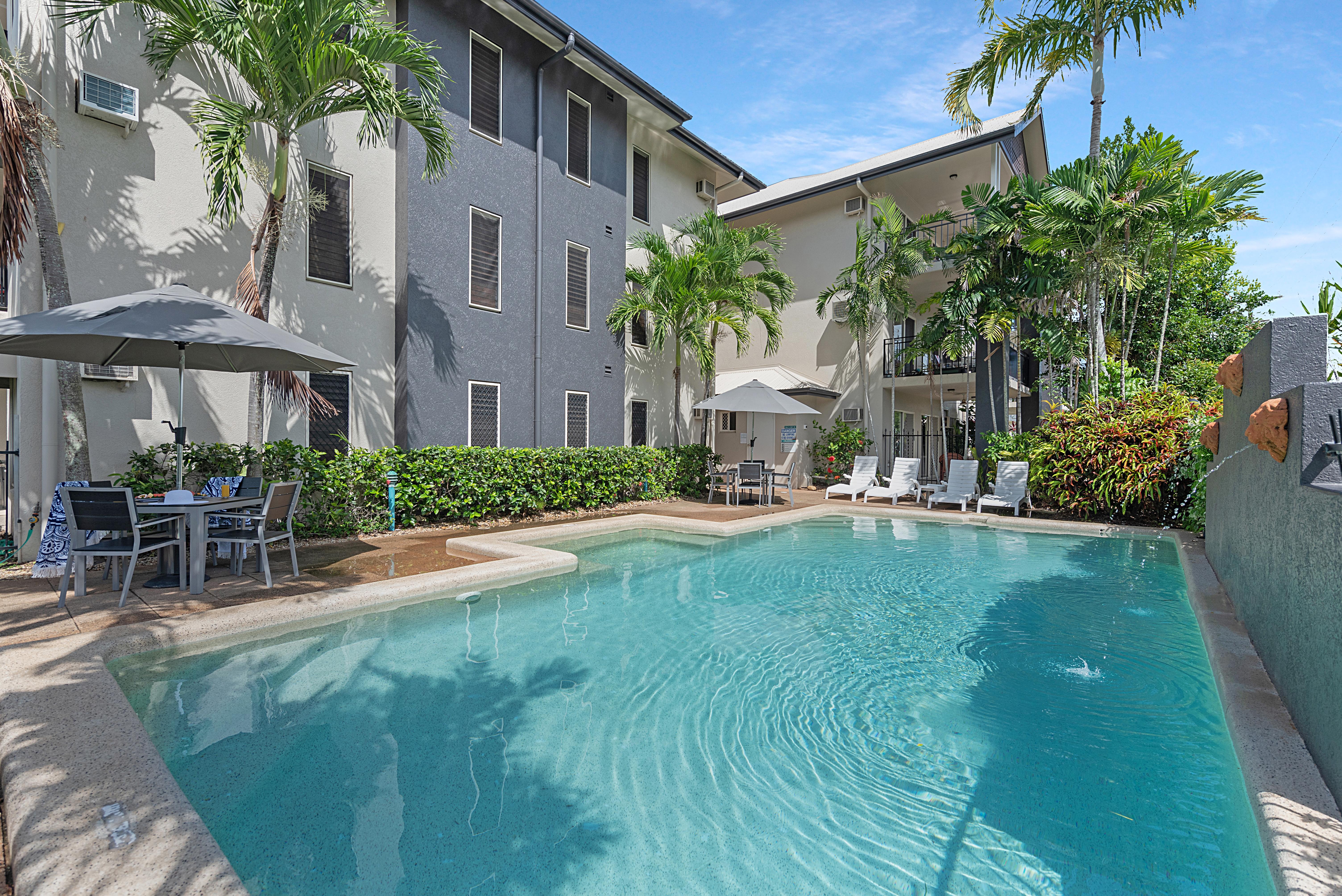 Bay Village Tropical Retreat & Apartments Кернс Екстер'єр фото