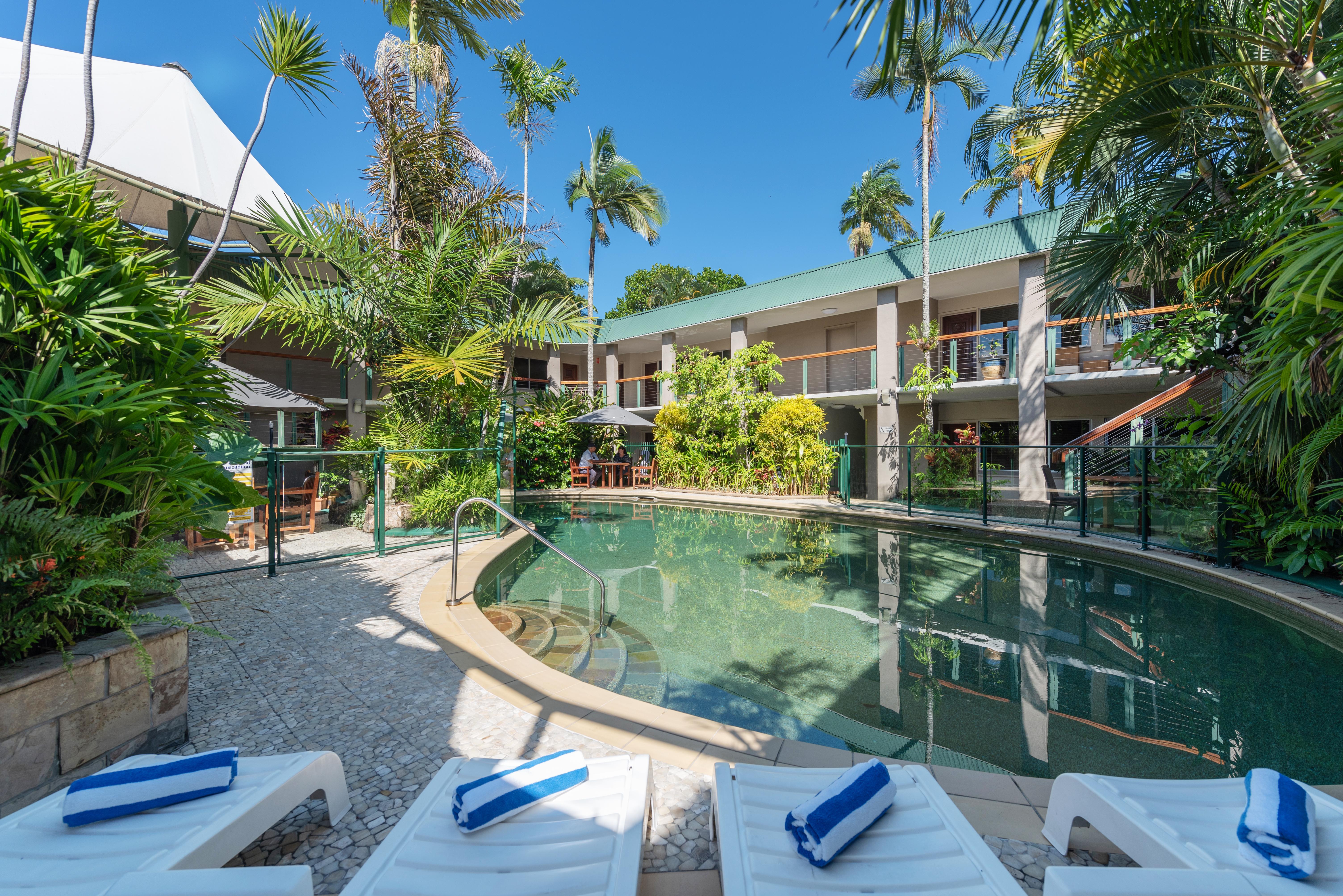 Bay Village Tropical Retreat & Apartments Кернс Екстер'єр фото