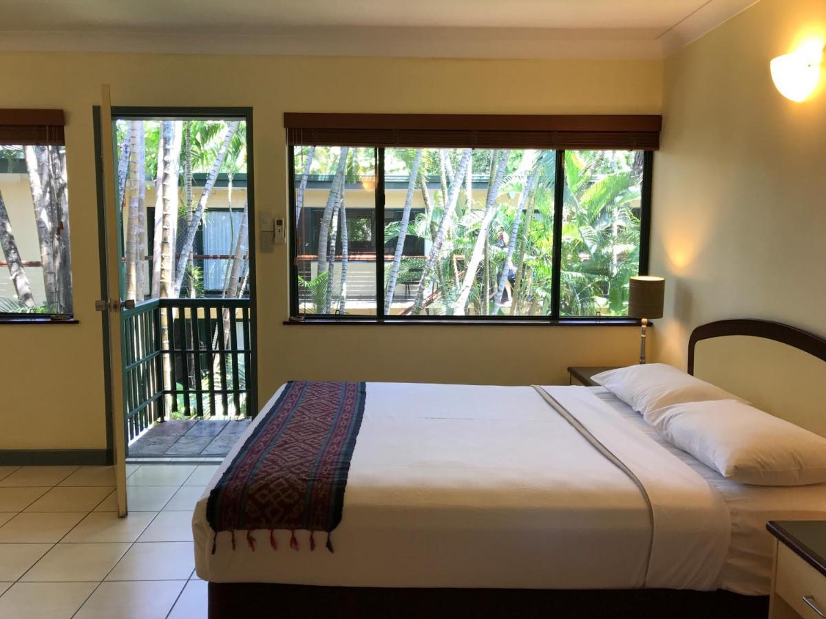 Bay Village Tropical Retreat & Apartments Кернс Екстер'єр фото