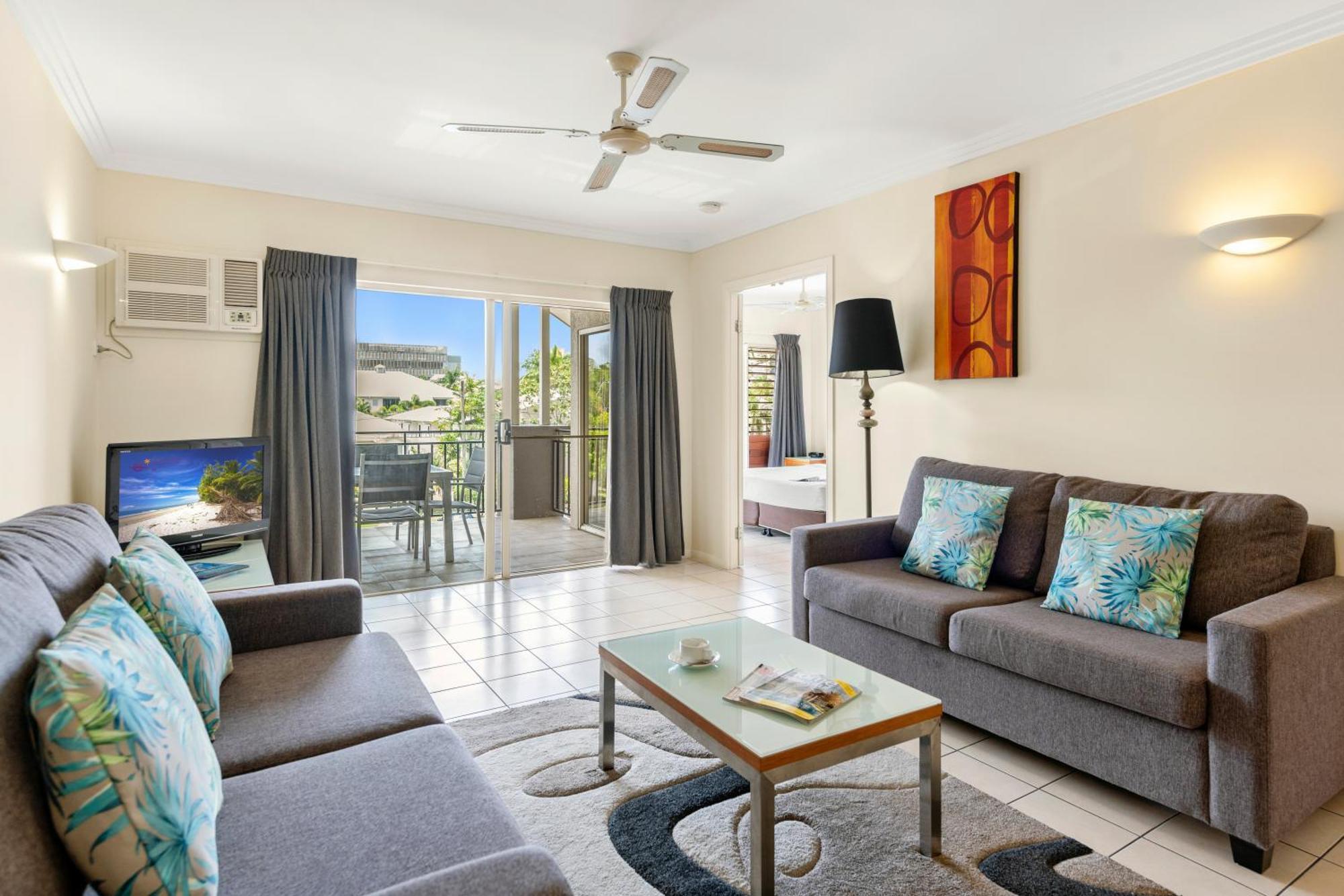 Bay Village Tropical Retreat & Apartments Кернс Екстер'єр фото