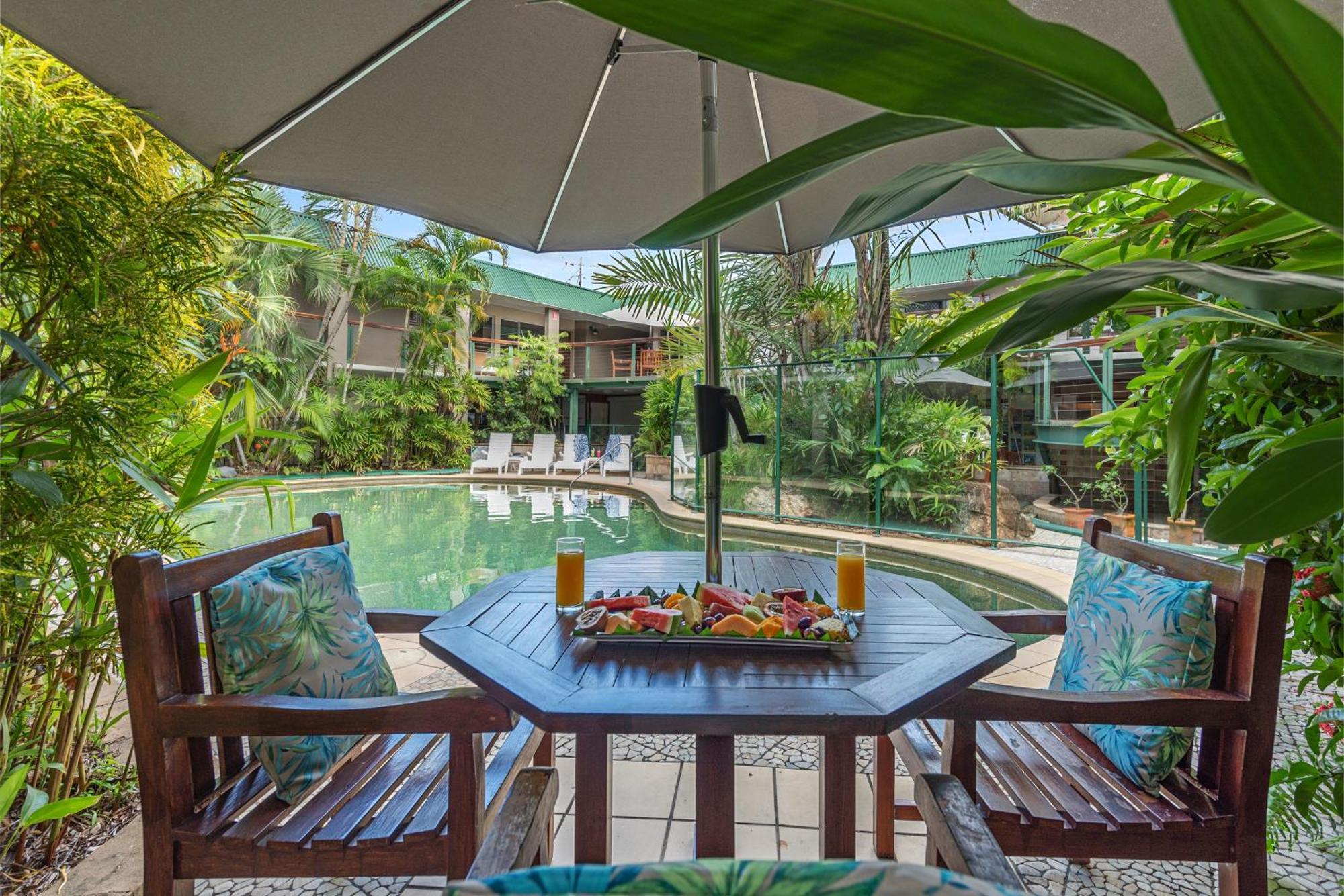 Bay Village Tropical Retreat & Apartments Кернс Екстер'єр фото