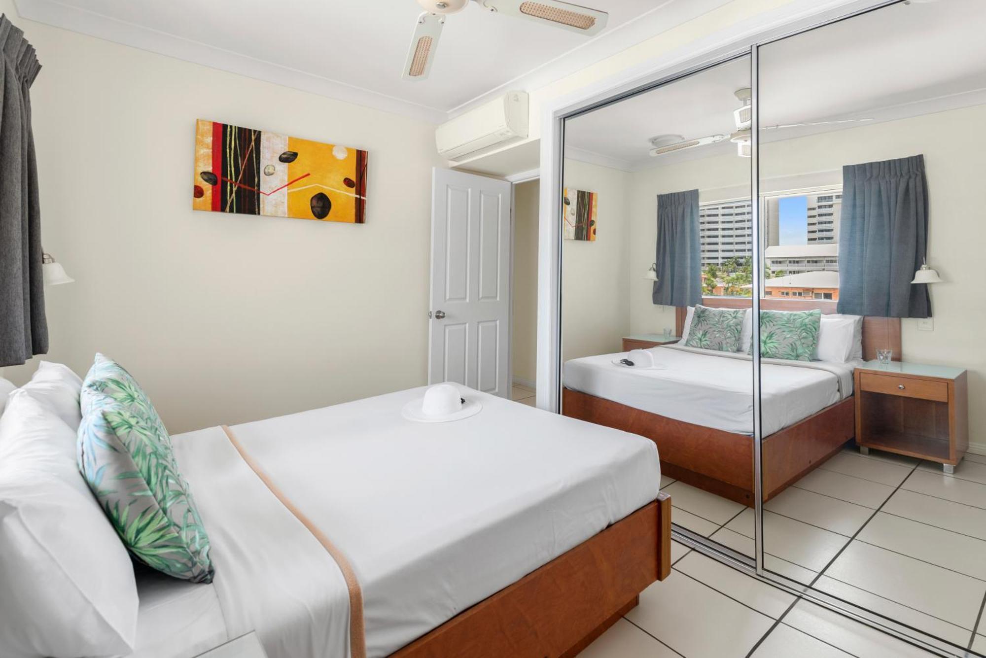 Bay Village Tropical Retreat & Apartments Кернс Екстер'єр фото