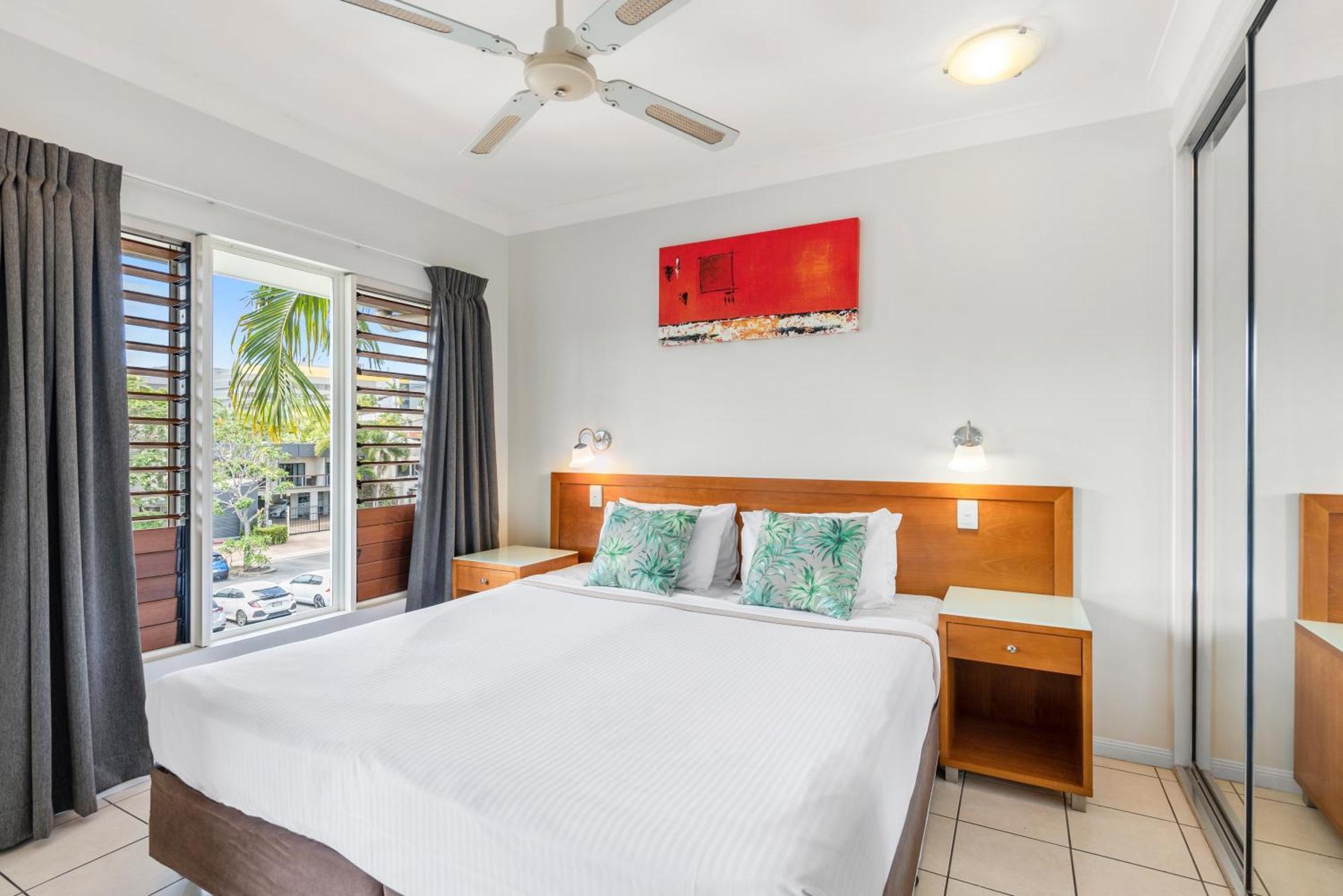 Bay Village Tropical Retreat & Apartments Кернс Екстер'єр фото