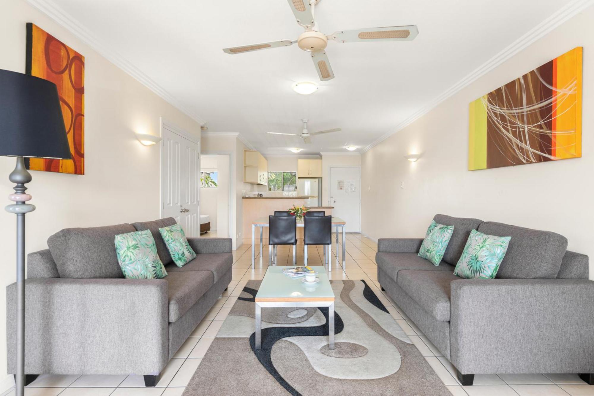 Bay Village Tropical Retreat & Apartments Кернс Екстер'єр фото