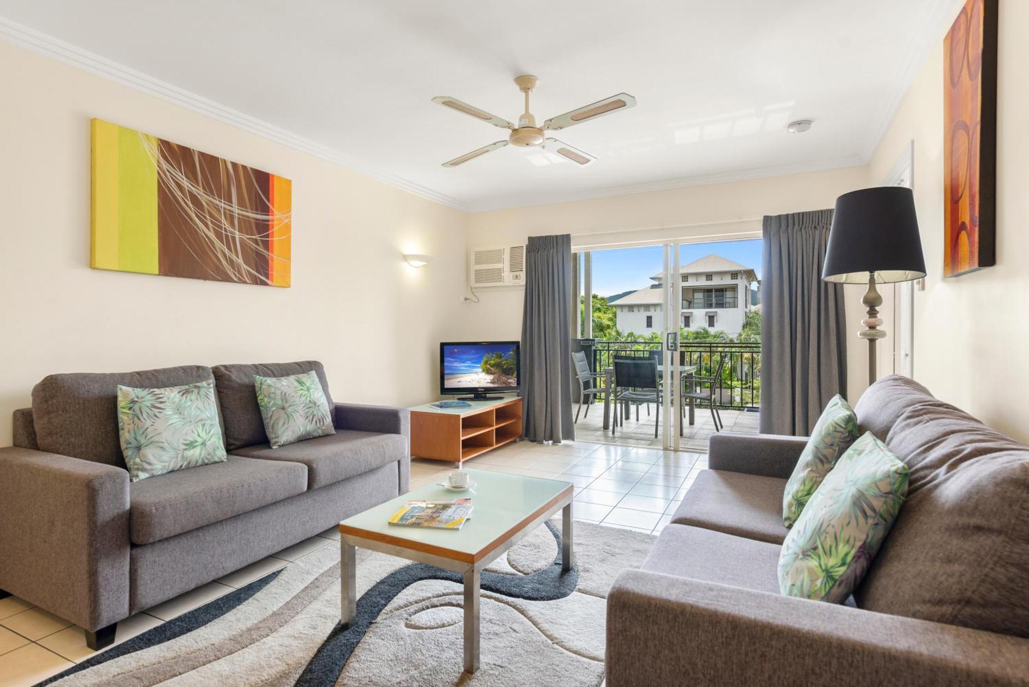 Bay Village Tropical Retreat & Apartments Кернс Екстер'єр фото