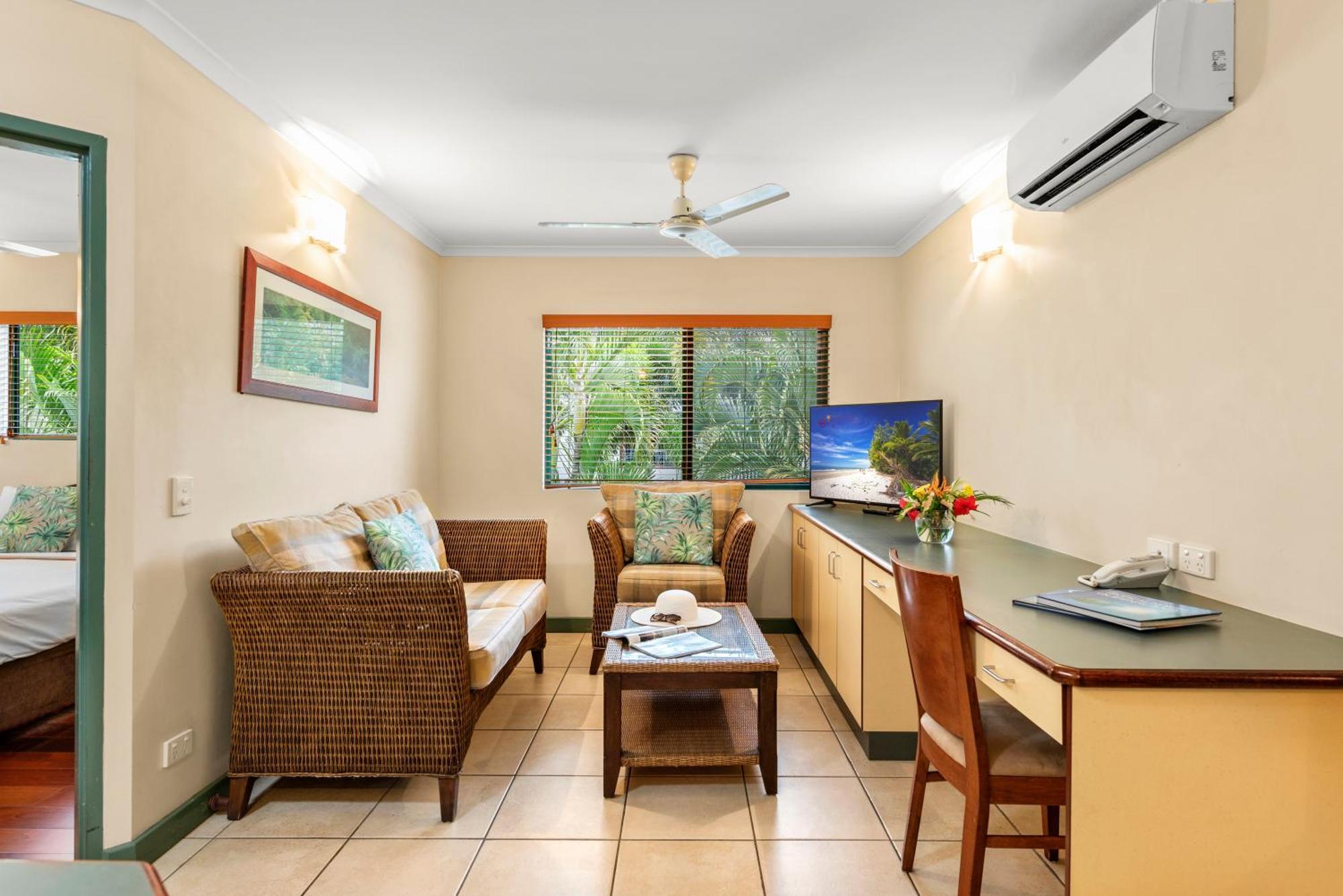 Bay Village Tropical Retreat & Apartments Кернс Екстер'єр фото