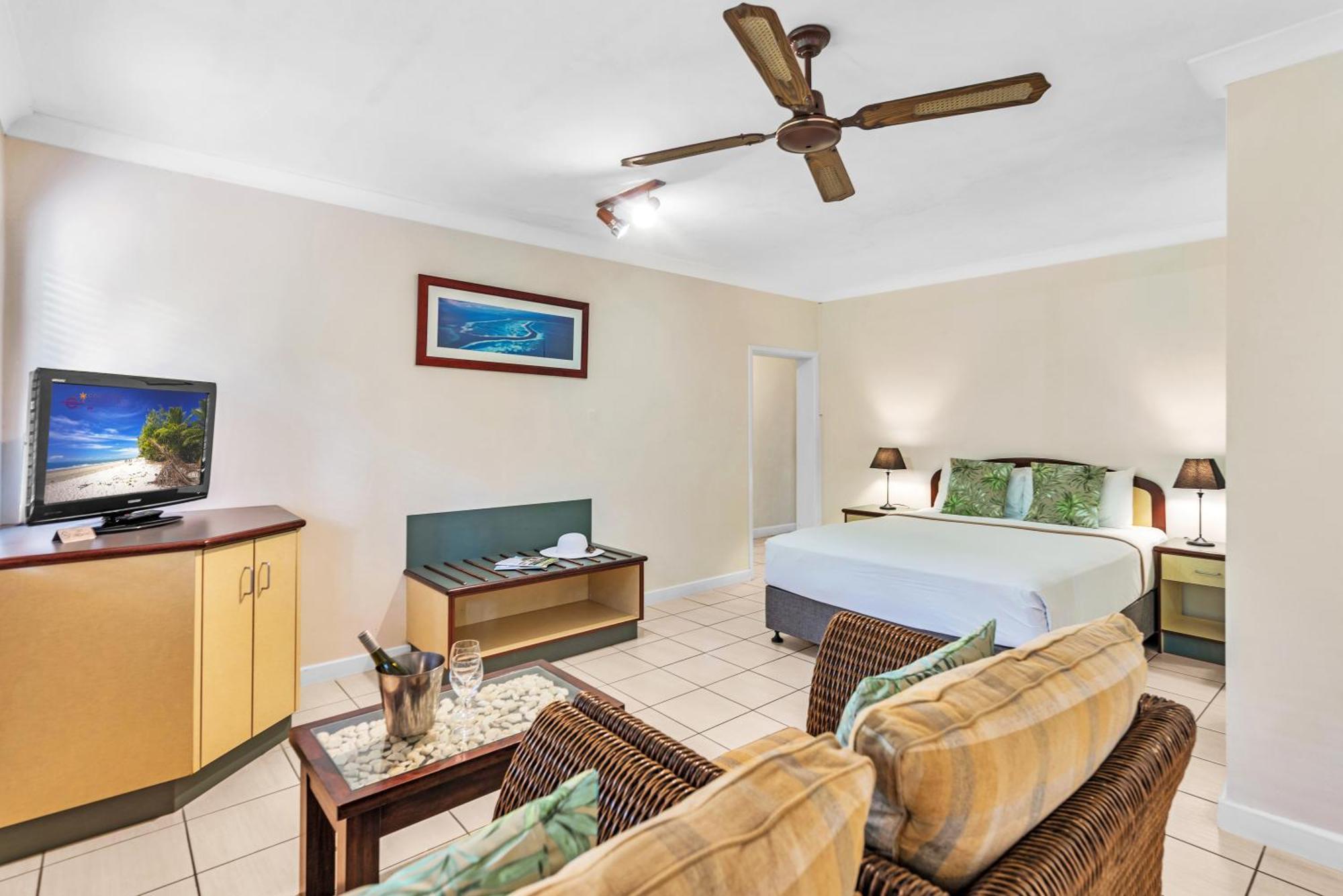 Bay Village Tropical Retreat & Apartments Кернс Екстер'єр фото